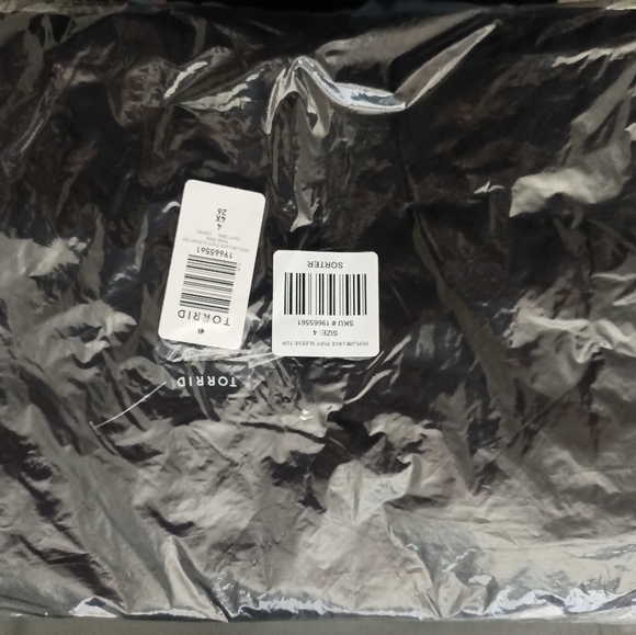 NWT Torrid 4X Black Lace Puff Sleeve Sweetheart Neck Peplum Blouse-Sz 4X NWT - Picture 6 of 6